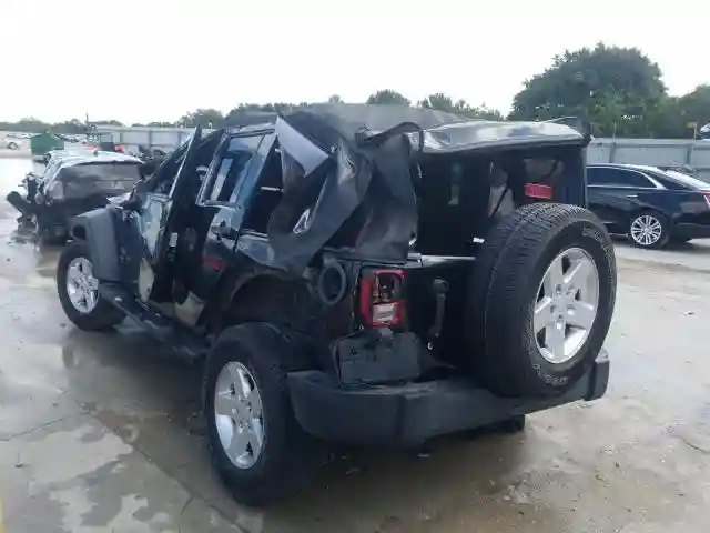 1C4BJWDG4FL637965 2015 JEEP WRANGLER UNLIMITED SPORT-2