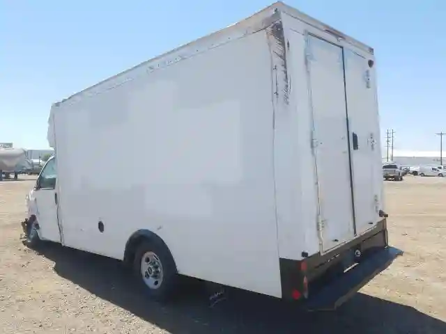 7GZ07SFF0HN002173 2017 GMC SAVANA CUTAWAY G3500-2
