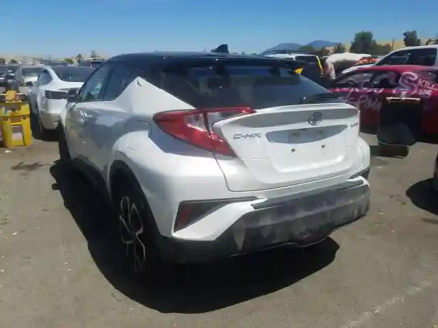JTNKHMBX5K1046001 2019 TOYOTA C-HR XLE-2