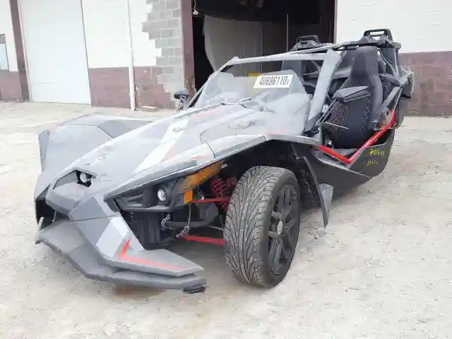 57XAAPFA4J8128875 2018 POLARIS SLINGSHOT SL-1