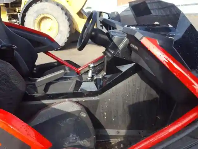 57XAARFA6K8132813 2019 POLARIS SLINGSHOT SLR-4