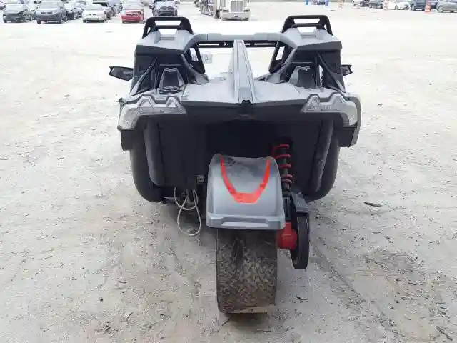 57XAAPFA4J8128875 2018 POLARIS SLINGSHOT SL-5