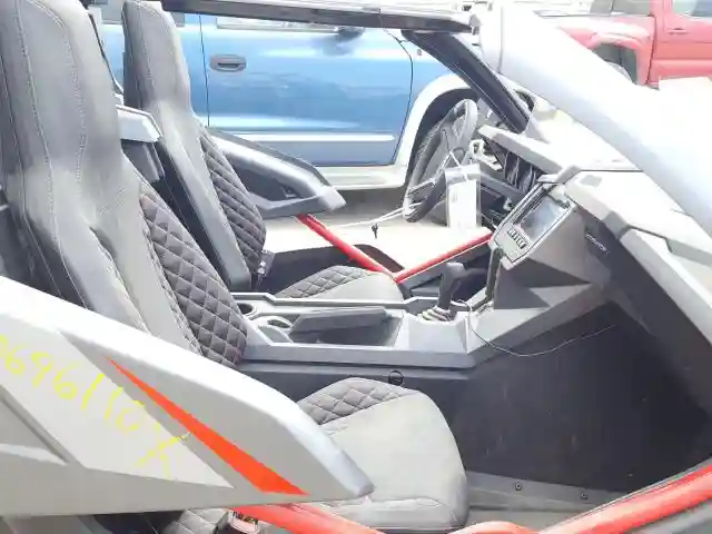 57XAAPFA4J8128875 2018 POLARIS SLINGSHOT SL-4