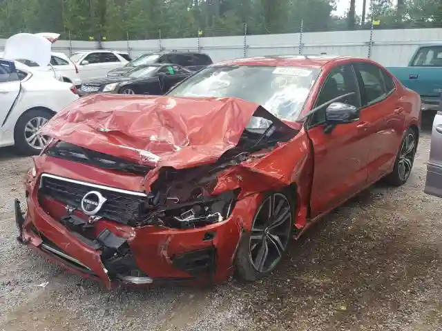 7JR102FMXKG000528 2019 VOLVO S60 T5 R-DESIGN-1