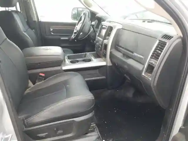 3C63RRJL0JG385693 2018 RAM 3500 LARAMIE-4