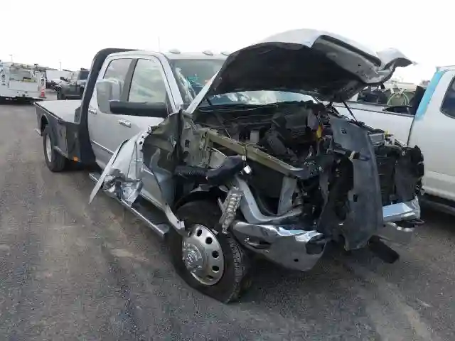 3C63RRJL0JG385693 2018 RAM 3500 LARAMIE-0