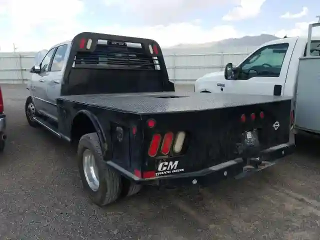 3C63RRJL0JG385693 2018 RAM 3500 LARAMIE-2