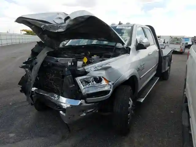 3C63RRJL0JG385693 2018 RAM 3500 LARAMIE-1