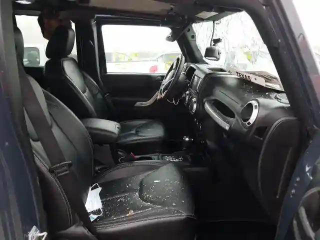 1C4HJWEG4HL737365 2017 JEEP WRANGLER UNLIMITED SAHARA-4