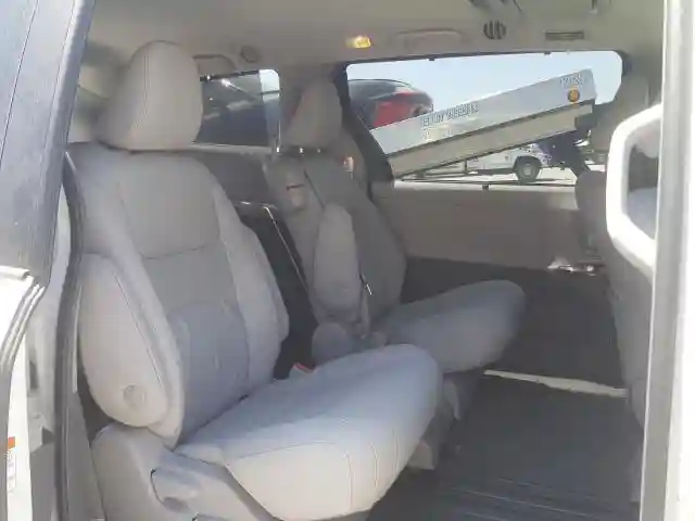 5TDYZ3DCXKS997376 2019 TOYOTA SIENNA XLE-5