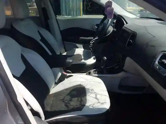 3C4NJCBBXJT494391 2018 JEEP COMPASS LATITUDE-4