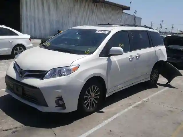 5TDYZ3DCXKS997376 2019 TOYOTA SIENNA XLE-1