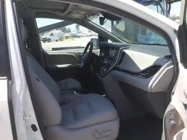 5TDYZ3DCXKS997376 2019 TOYOTA SIENNA XLE-4