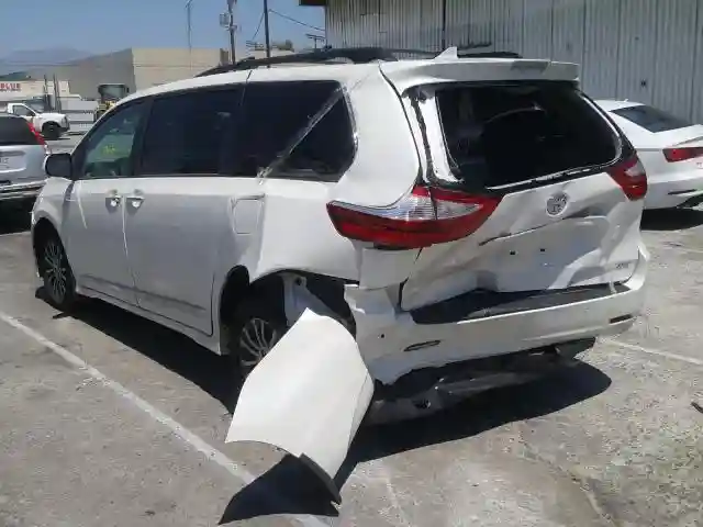 5TDYZ3DCXKS997376 2019 TOYOTA SIENNA XLE-2