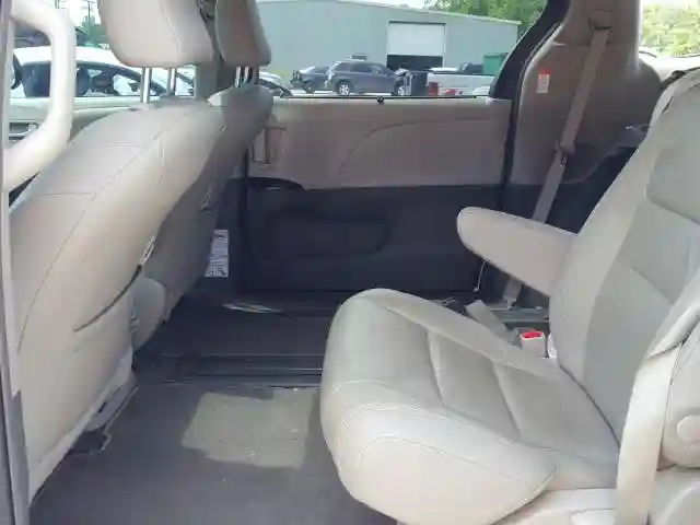 5TDYZ3DC5JS922342 2018 TOYOTA SIENNA XLE-5