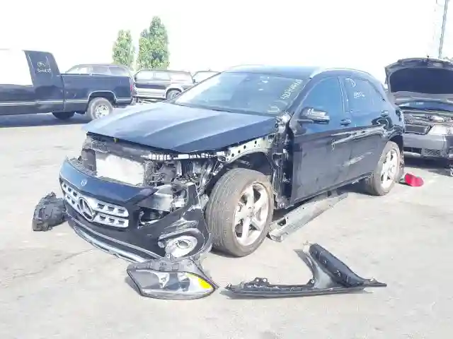 WDCTG4EB5JJ423723 2018 MERCEDES-BENZ GLA 250-1