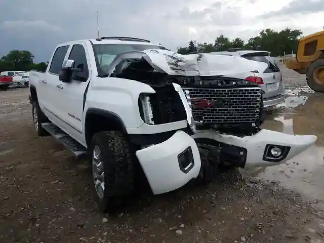 1GT12UE8XGF206552 2016 GMC SIERRA K2500 DENALI-0