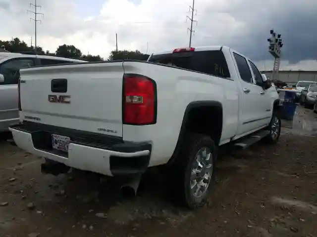 1GT12UE8XGF206552 2016 GMC SIERRA K2500 DENALI-3