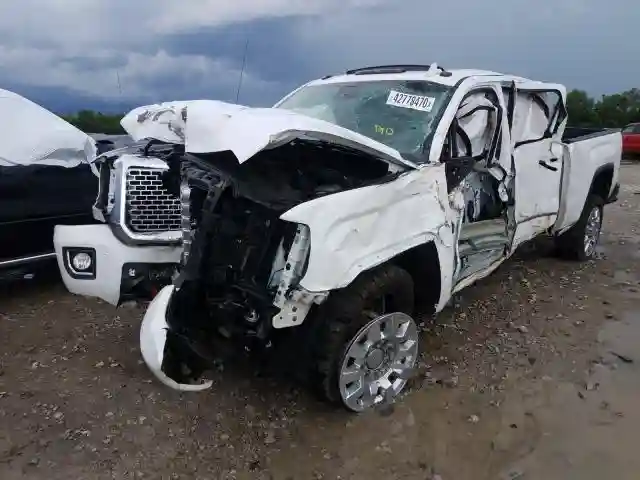 1GT12UE8XGF206552 2016 GMC SIERRA K2500 DENALI-1