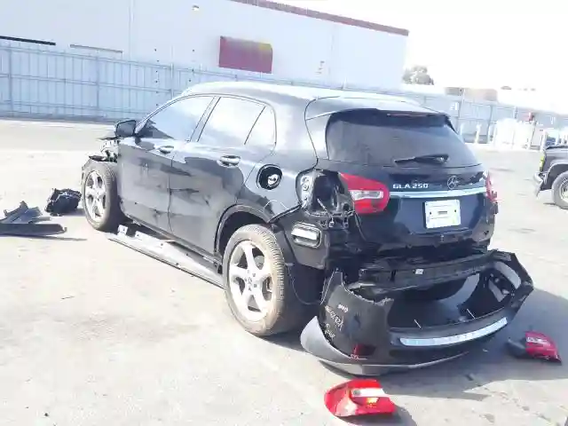 WDCTG4EB5JJ423723 2018 MERCEDES-BENZ GLA 250-2