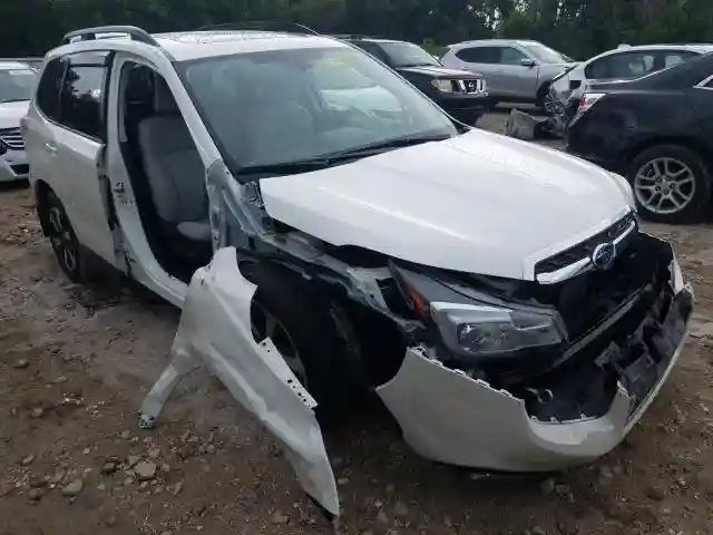 JF2SJAGC4JH597847 2018 SUBARU FORESTER 2.5I PREMIUM-0