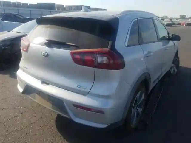 KNDCE3LC8J5127234 2018 KIA NIRO TOURING-3