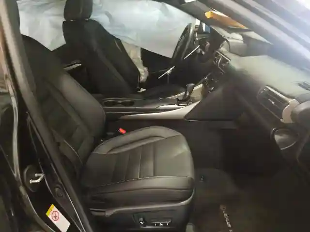 JTHBA1D2XH5051042 2017 LEXUS IS 200T-4