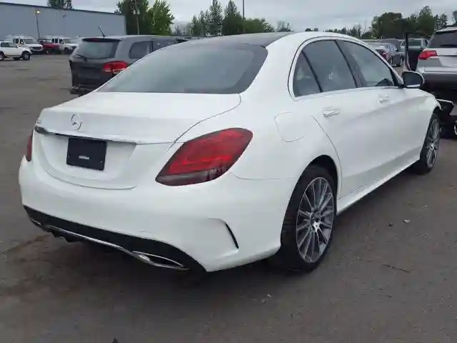 55SWF8DB5KU286093 2019 MERCEDES-BENZ C 300-3