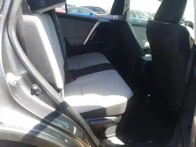 JTMRJREVXJD213190 2018 TOYOTA RAV4 HV LE-5