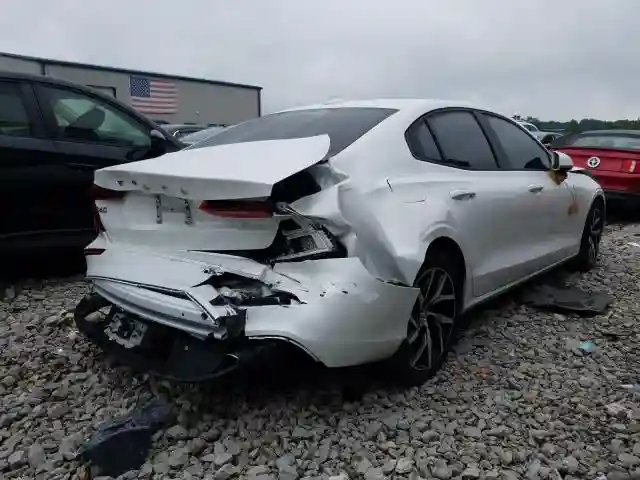7JRA22TK0LG033780 2020 VOLVO S60 T6 MOMENTUM-3