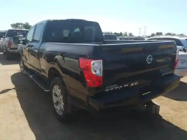 1N6AA1F43HN524692 2017 NISSAN TITAN XD SL-2