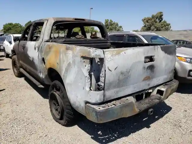 5TFDY5F10BX188908 2011 TOYOTA TUNDRA CREWMAX SR5-2