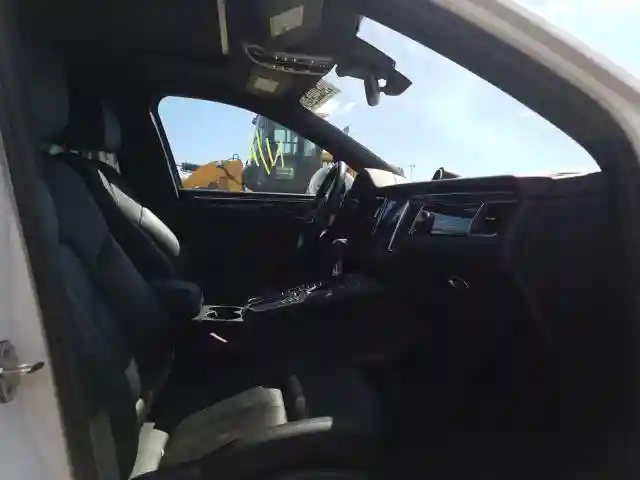 WP1AA2A51JLB19858 2018 PORSCHE MACAN-4