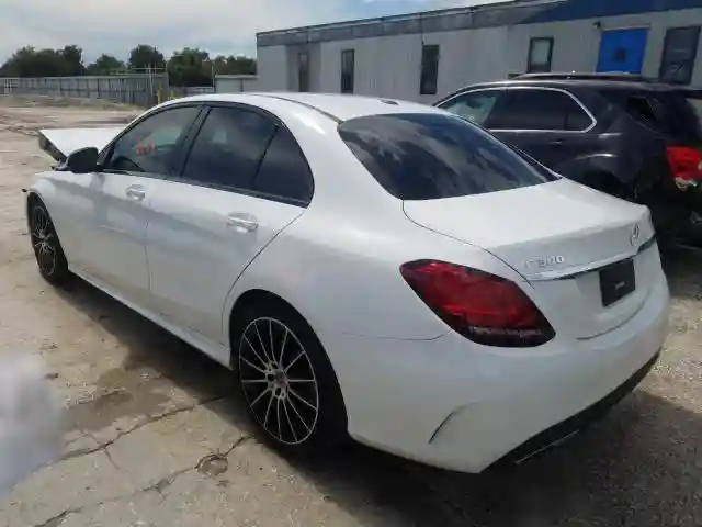 WDDWF8DBXKR482354 2019 MERCEDES-BENZ C 300-2