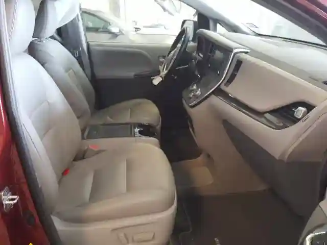5TDYZ3DC1JS950218 2018 TOYOTA SIENNA XLE-4