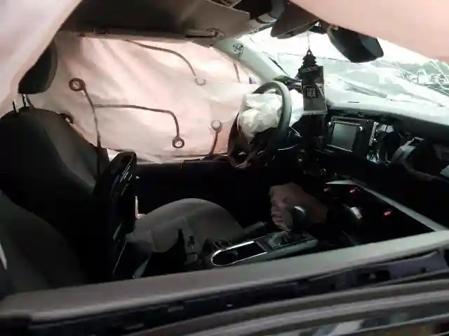 5TFAX5GN7JX121468 2018 TOYOTA TACOMA DOUBLE CAB-4