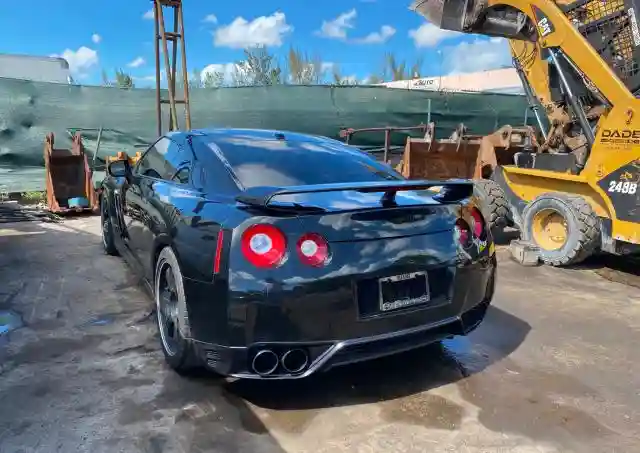 JN1AR5EF0DM260744 2013 NISSAN GT-R PREMIUM-2