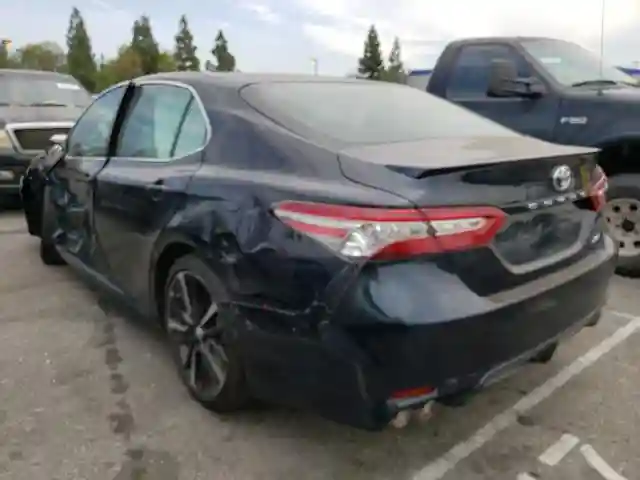 4T1B61HK2JU635732 2018 TOYOTA CAMRY XSE-2