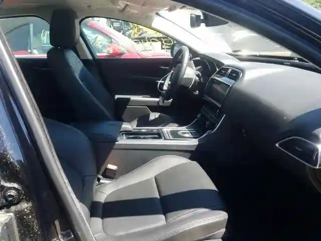SAJAR4FX5KCP52396 2019 JAGUAR XE-4