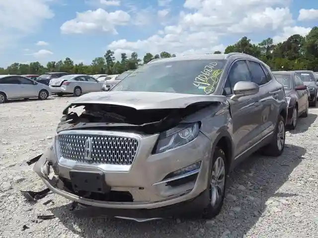 5LMCJ2C98KUL46558 2019 LINCOLN MKC SELECT-1