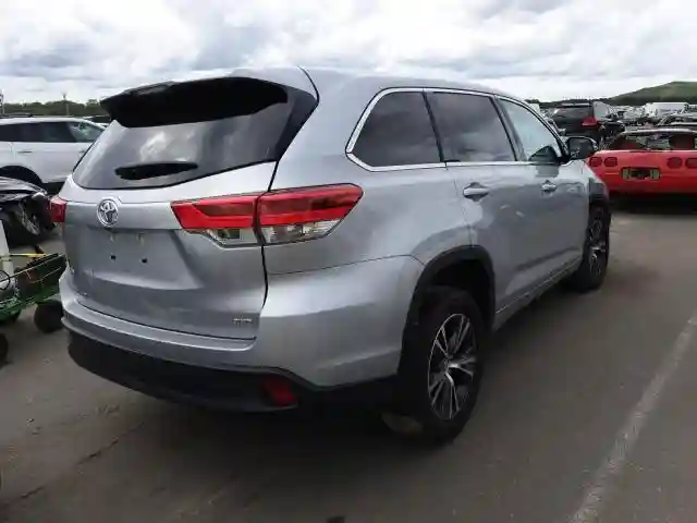 5TDBZRFHXJS890716 2018 TOYOTA HIGHLANDER LE-3