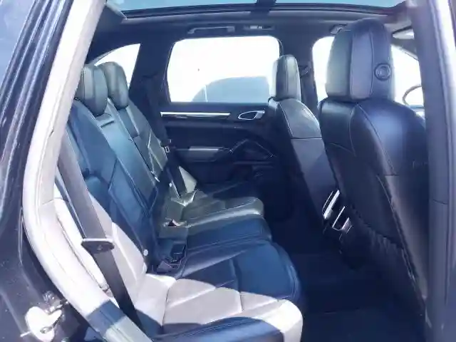 WP1AA2A28BLA06464 2011 PORSCHE CAYENNE-5