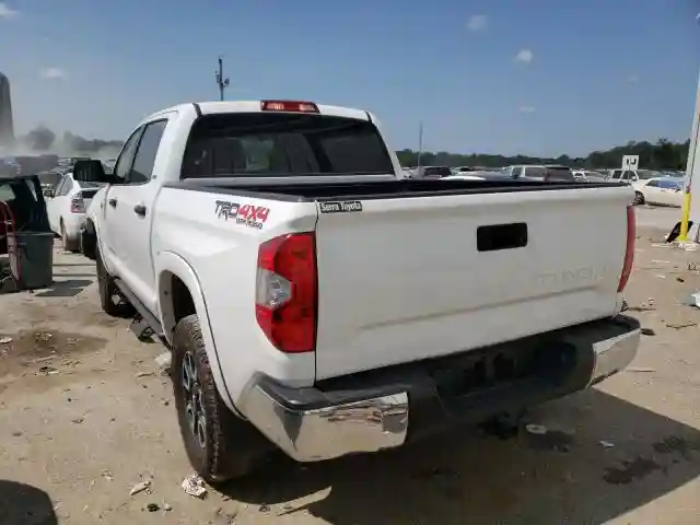 5TFDY5F13JX682470 2018 TOYOTA TUNDRA CREWMAX SR5-2