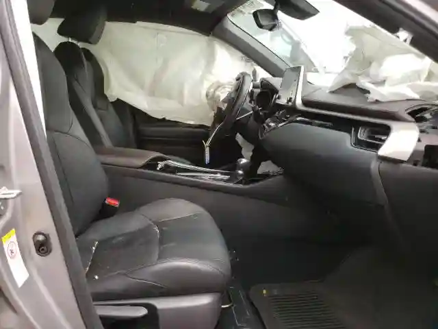 JTNKHMBX4K1047155 2019 TOYOTA C-HR XLE-4
