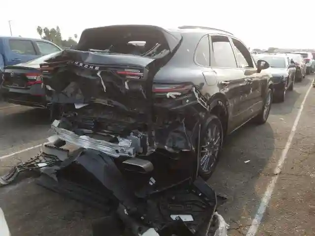 WP1AA2AY9KDA09307 2019 PORSCHE CAYENNE-3