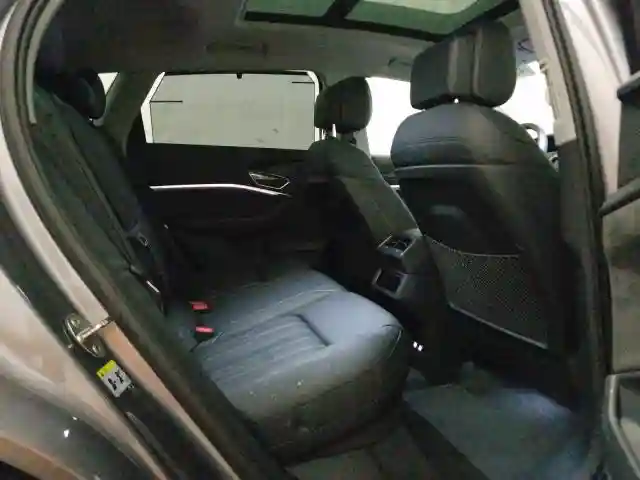 WA1VAAGE9KB012045 2019 AUDI E-TRON PRESTIGE-5