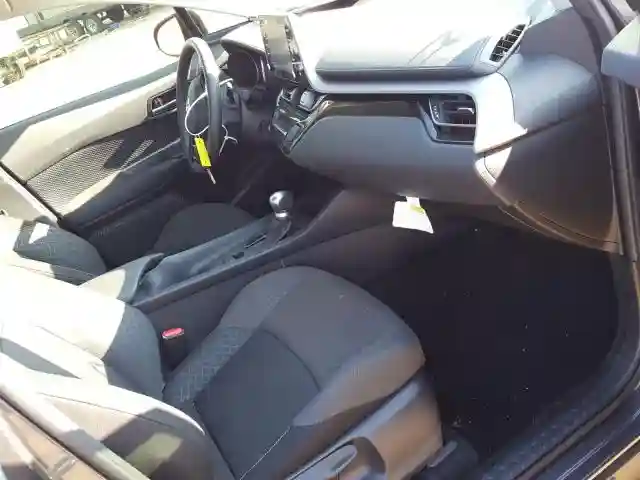 JTNKHMBX0L1072863 2020 TOYOTA C-HR XLE-4