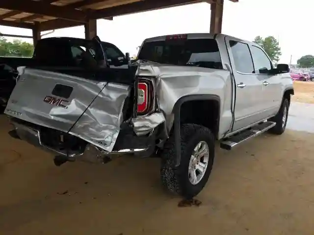3GTU2NEC4JG182858 2018 GMC SIERRA K1500 SLT-3