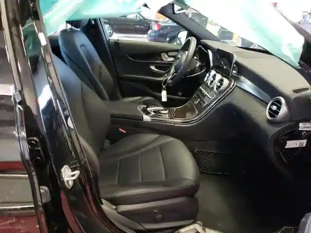 55SWF8EB6KU318046 2019 MERCEDES-BENZ C 300 4MATIC-4