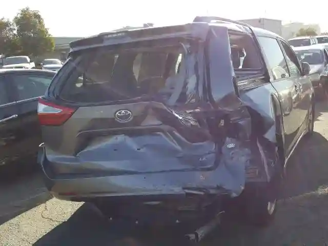 5TDKZ3DC8JS964199 2018 TOYOTA SIENNA LE-3